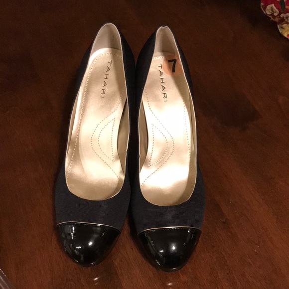 Tahari Shoes - NWOT Tahari | “Laurie” Platform pump, size 7